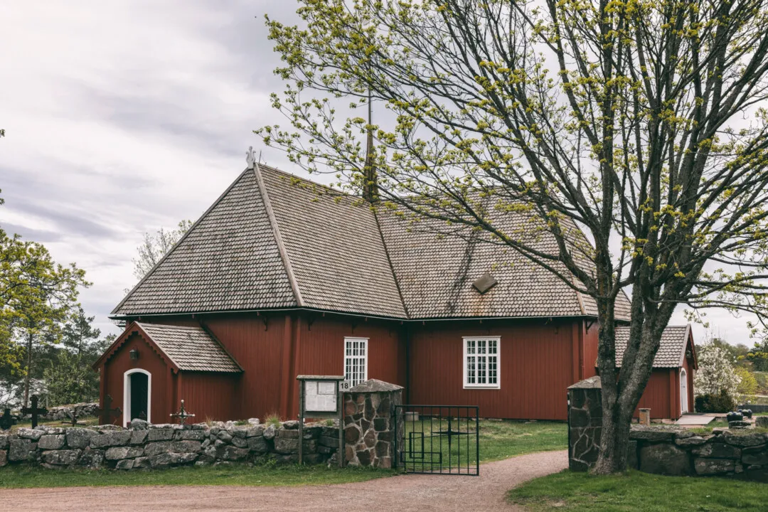 Saariston rengastie, rengasreitti, saaristo, archipelago, visitfinland, travelfinland, kotimaan matkavinkki, matkustus, matkailu, kotimaan matkailu, Turun saaristo, visitturku, visitparainen, saaristomeri, meri, valokuvaaja, Frida Steiner, photographer, Houtskär, visithoutskär, Houtskari, kirkko, puukirkko